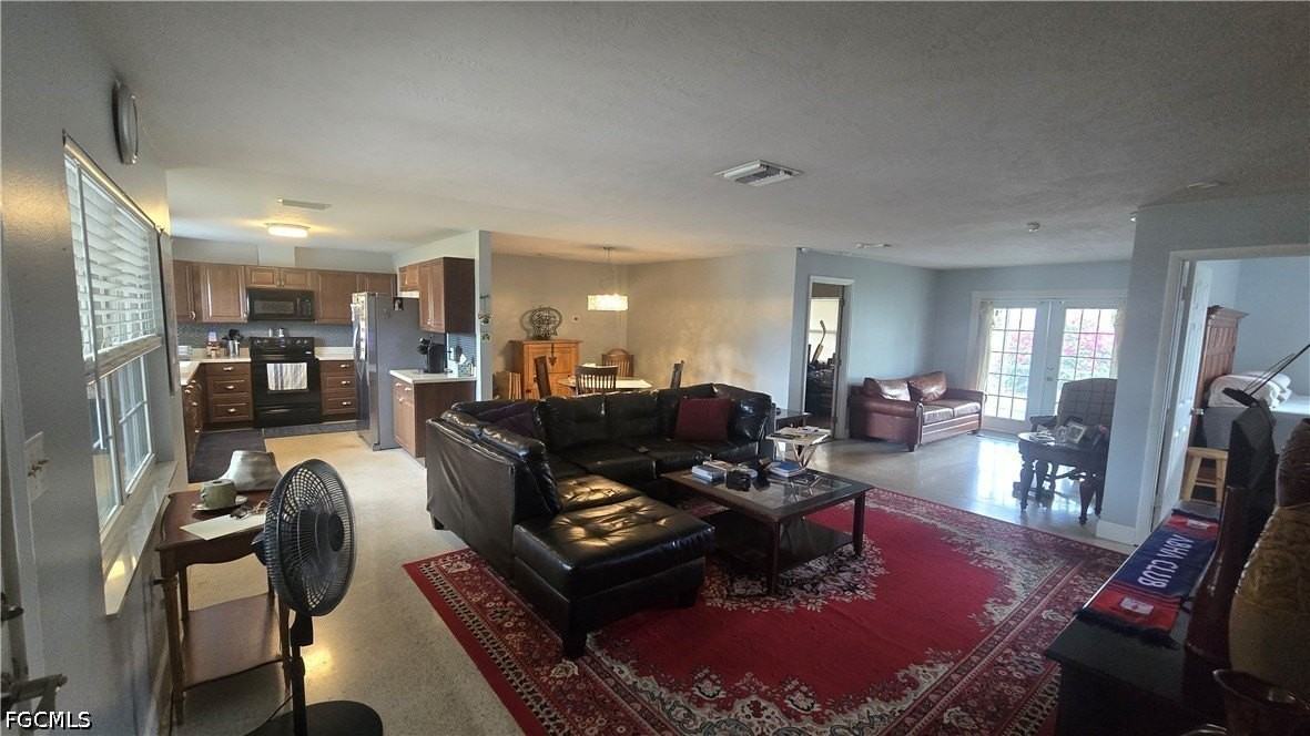 18079 Constitution Cir - Photo 4 of 25