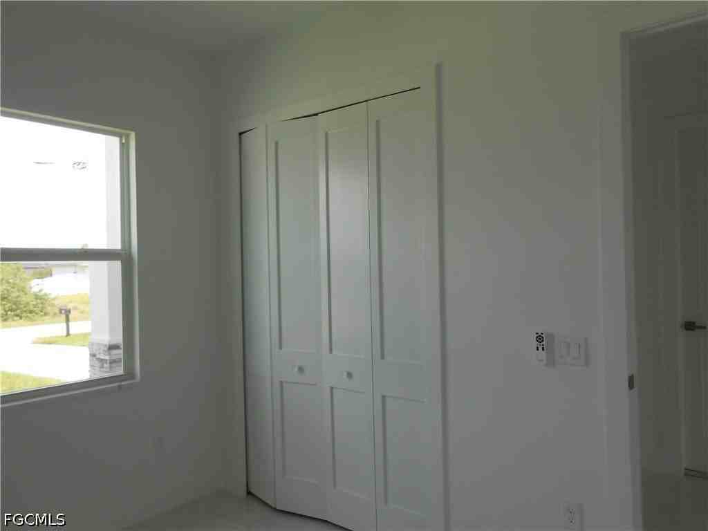 320 Poplar St - Photo 5 of 32