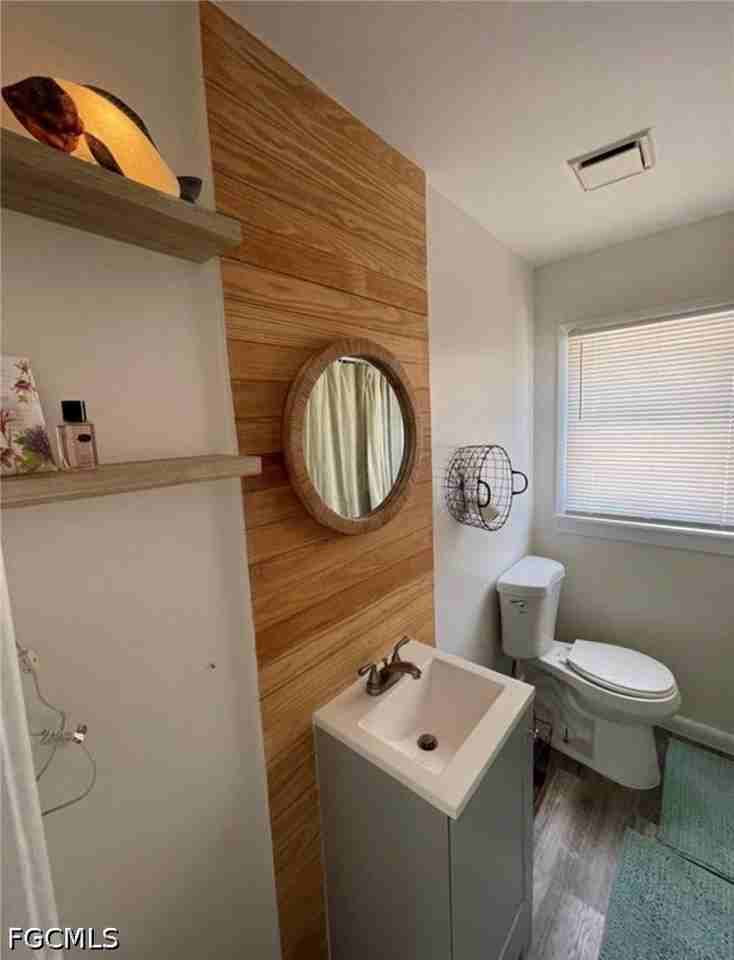 26900 N Riverside Dr - Photo 6 of 16