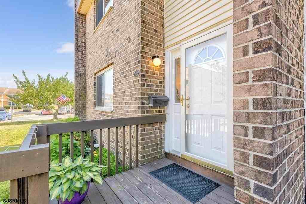 801 Dudley Ct #1402 - Photo 4 of 41