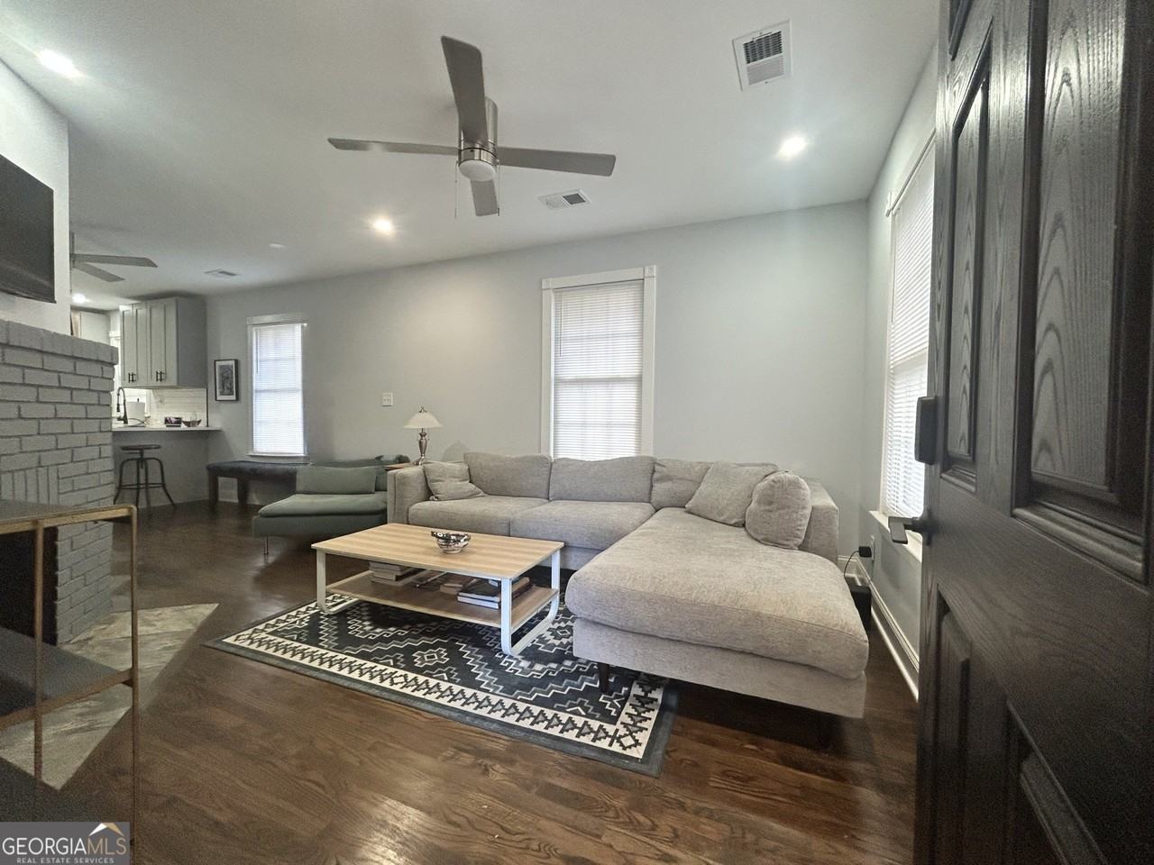 551 Culberson St Sw - Photo 3 of 19