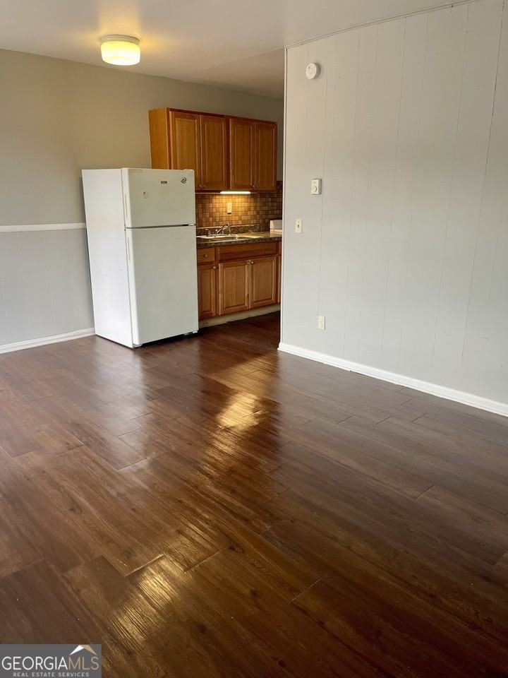 630 Burson Ave #7 - Photo 4 of 7