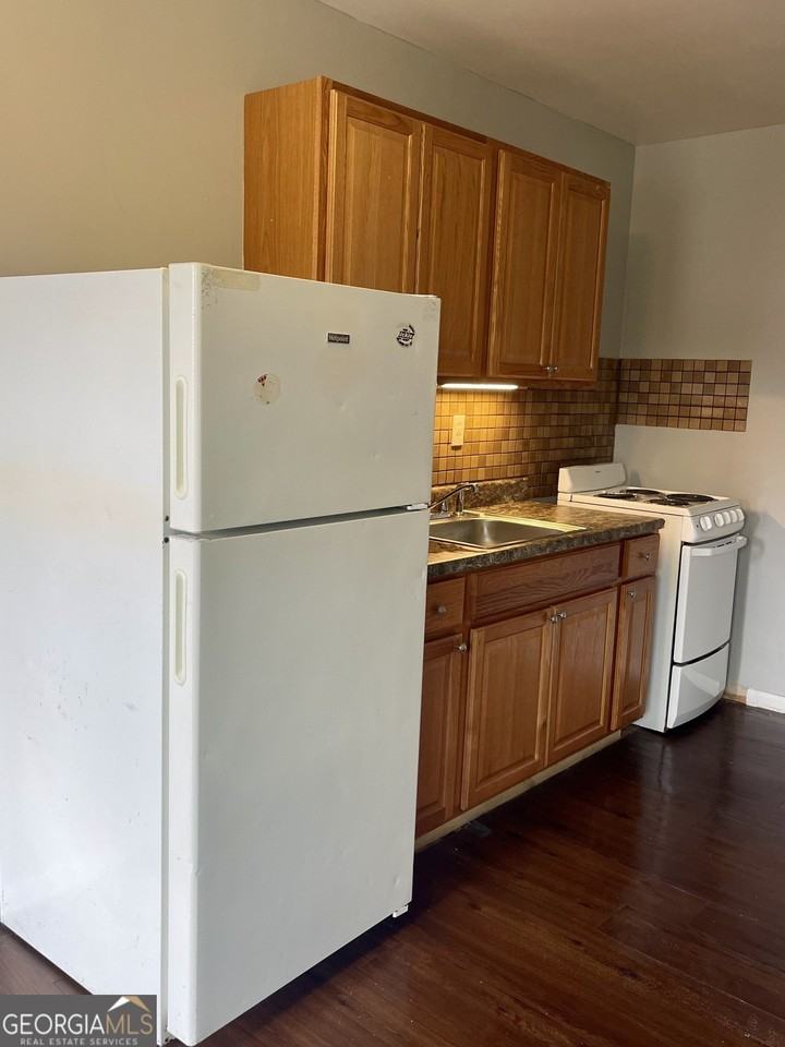 630 Burson Ave #7 - Photo 5 of 7