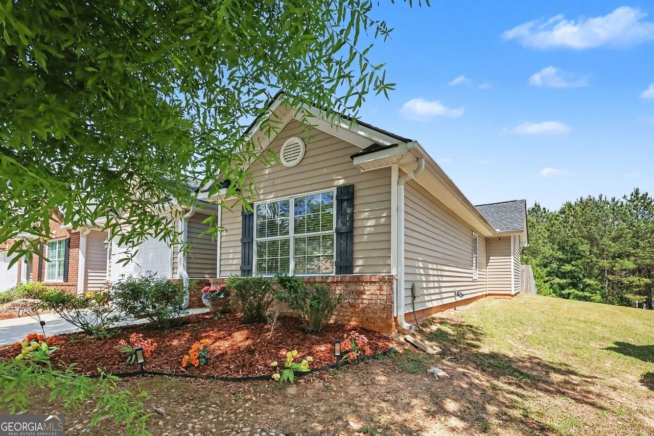 6390 Shadow Sq - Photo 4 of 30
