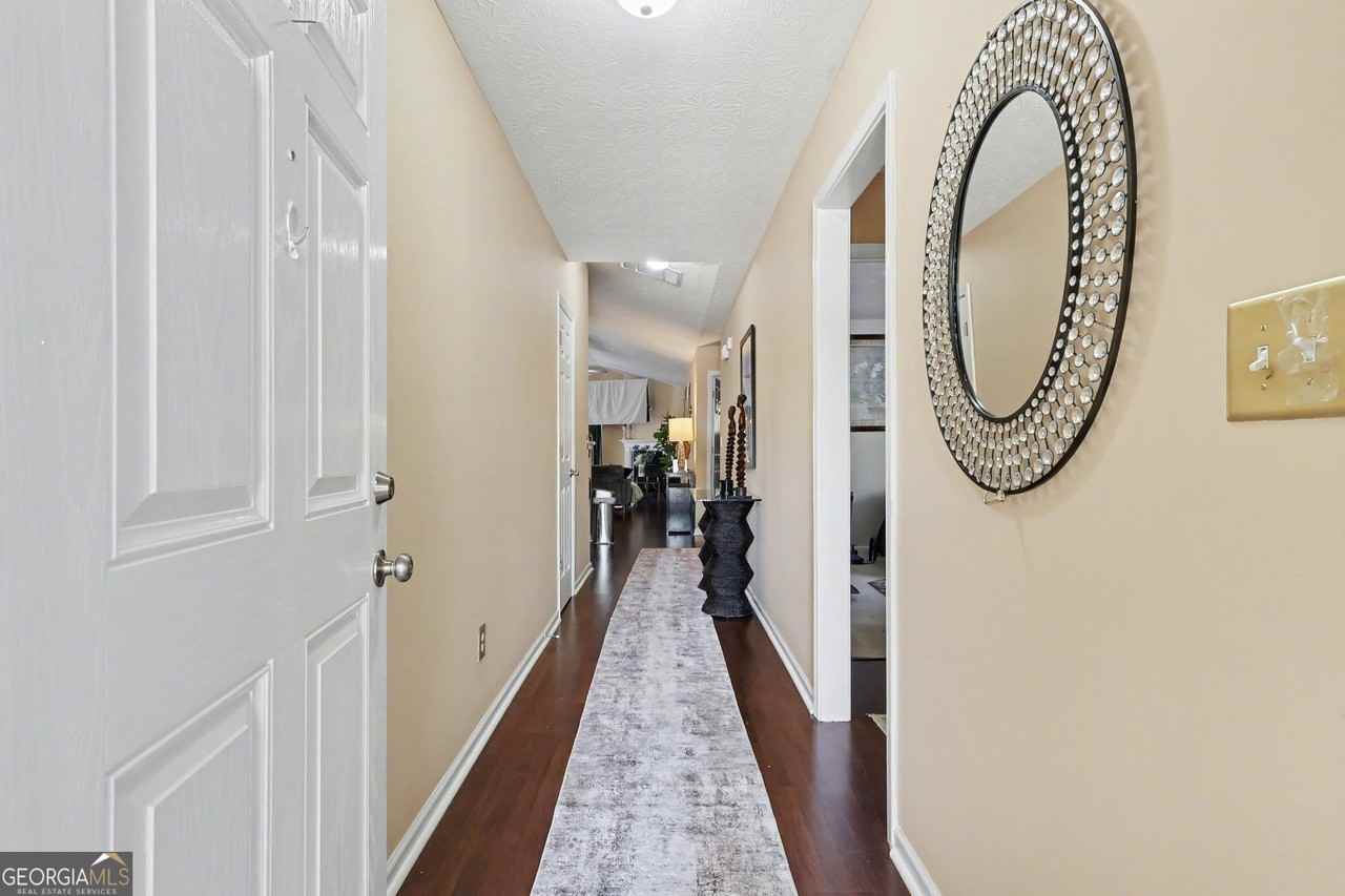 6390 Shadow Sq - Photo 5 of 30