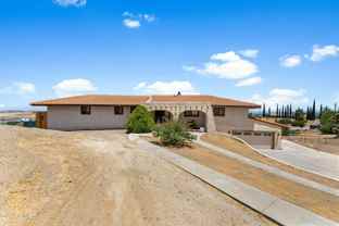 1055 Lakeview Dr - Photo 1 of 1