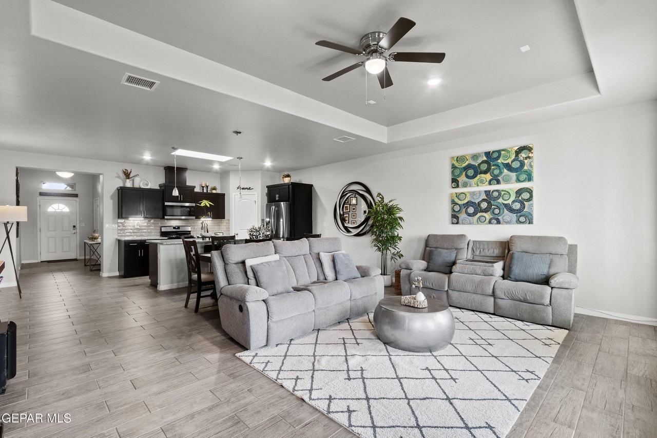 12729 Methley Ave - Photo 6 of 50