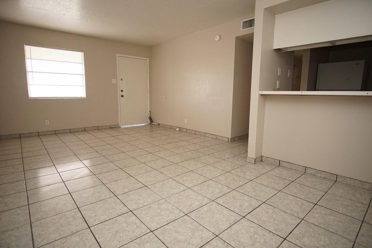 4700 Maxwell Ave #10 - Photo 2 of 10