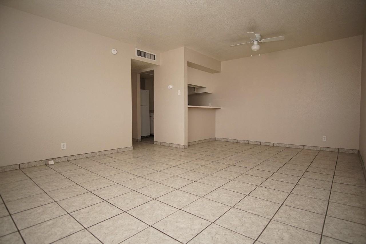 4700 Maxwell Ave #10 - Photo 4 of 10