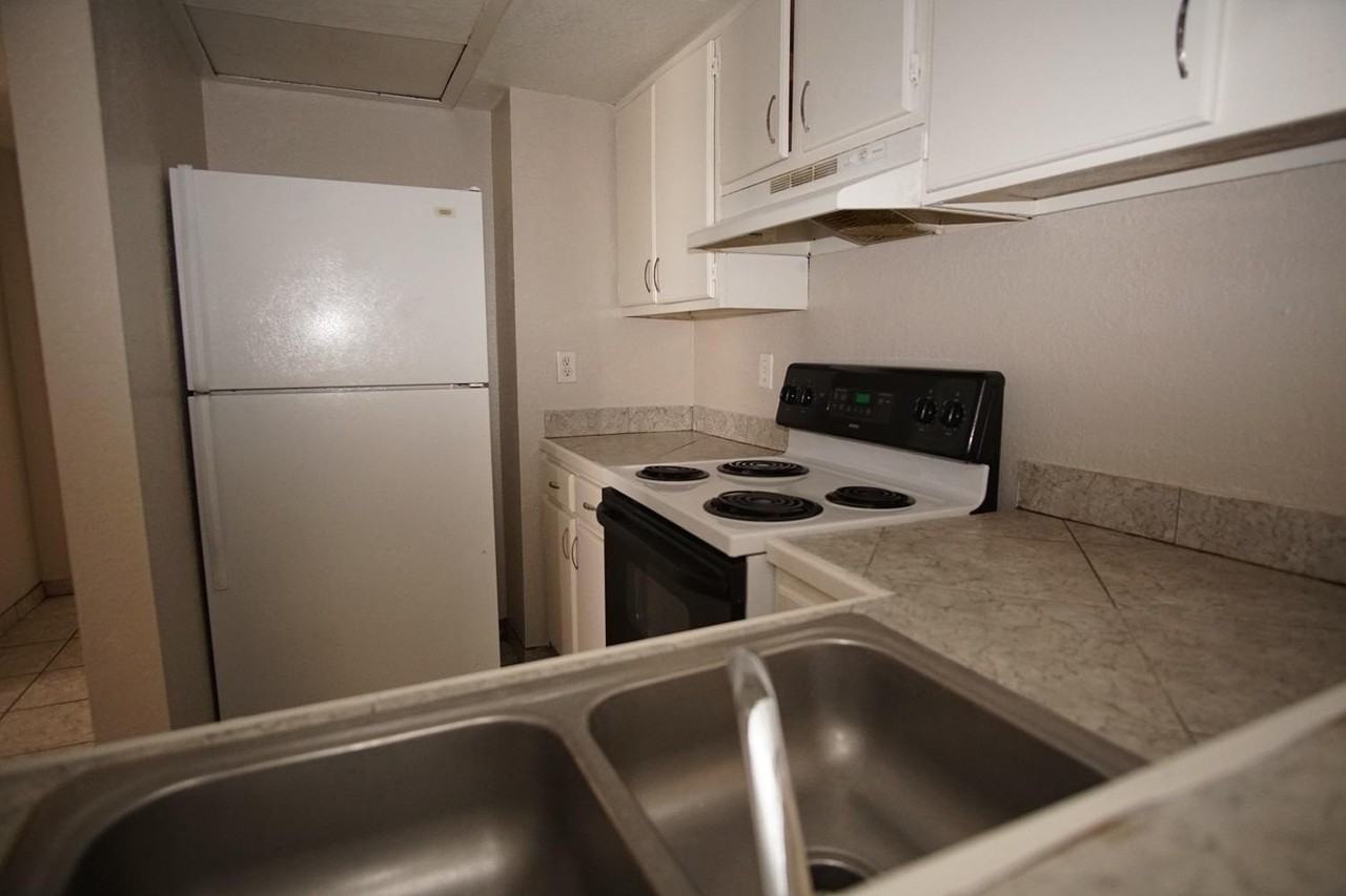 4700 Maxwell Ave #10 - Photo 5 of 10