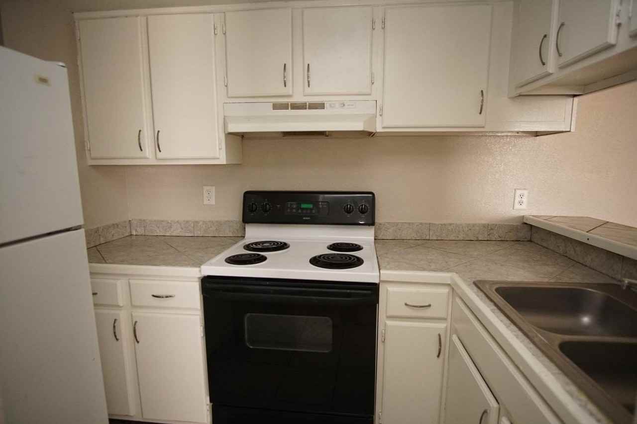 4700 Maxwell Ave #10 - Photo 6 of 10