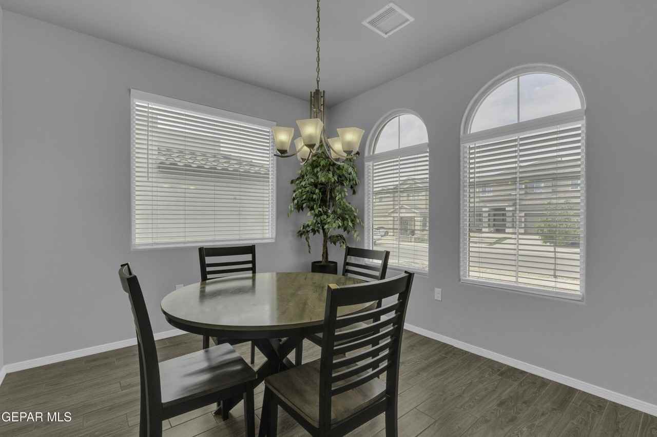 7846 Enchanted Ridge Dr - Photo 7 of 32