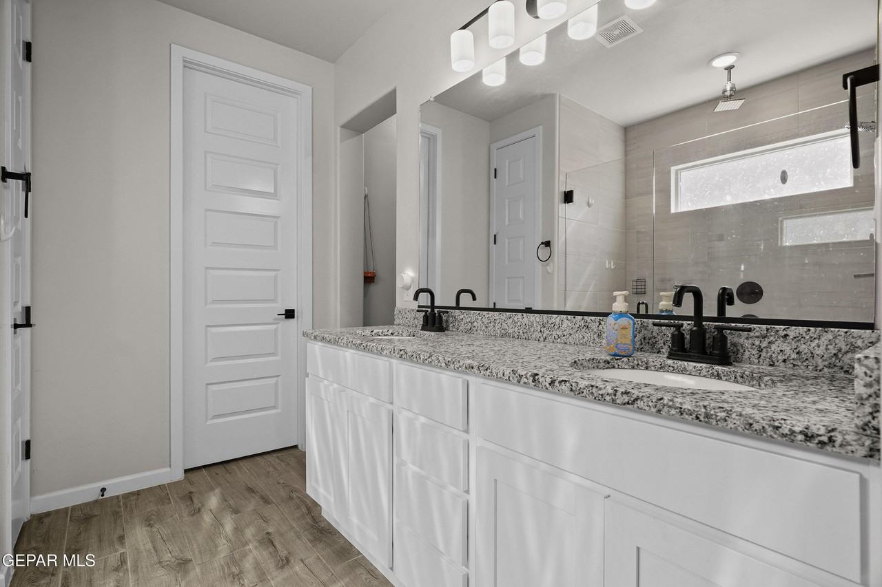 12863 Ivelet Ct - Photo 6 of 32