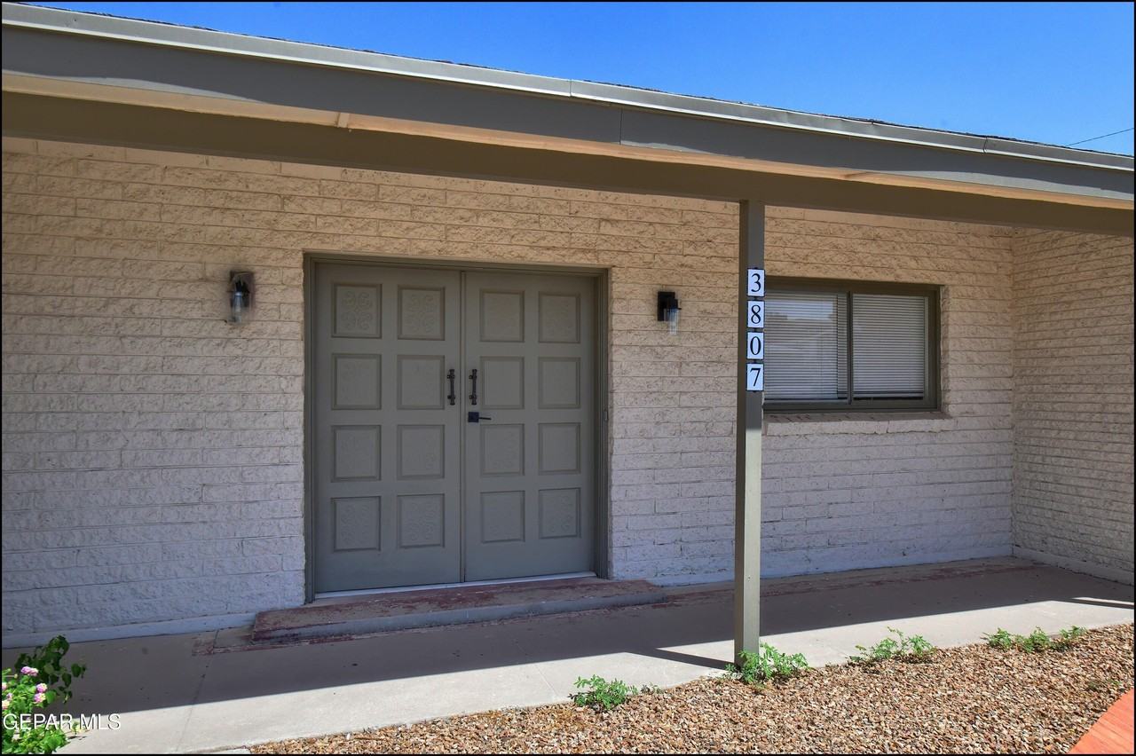 3807 Waymore Dr - Photo 4 of 23