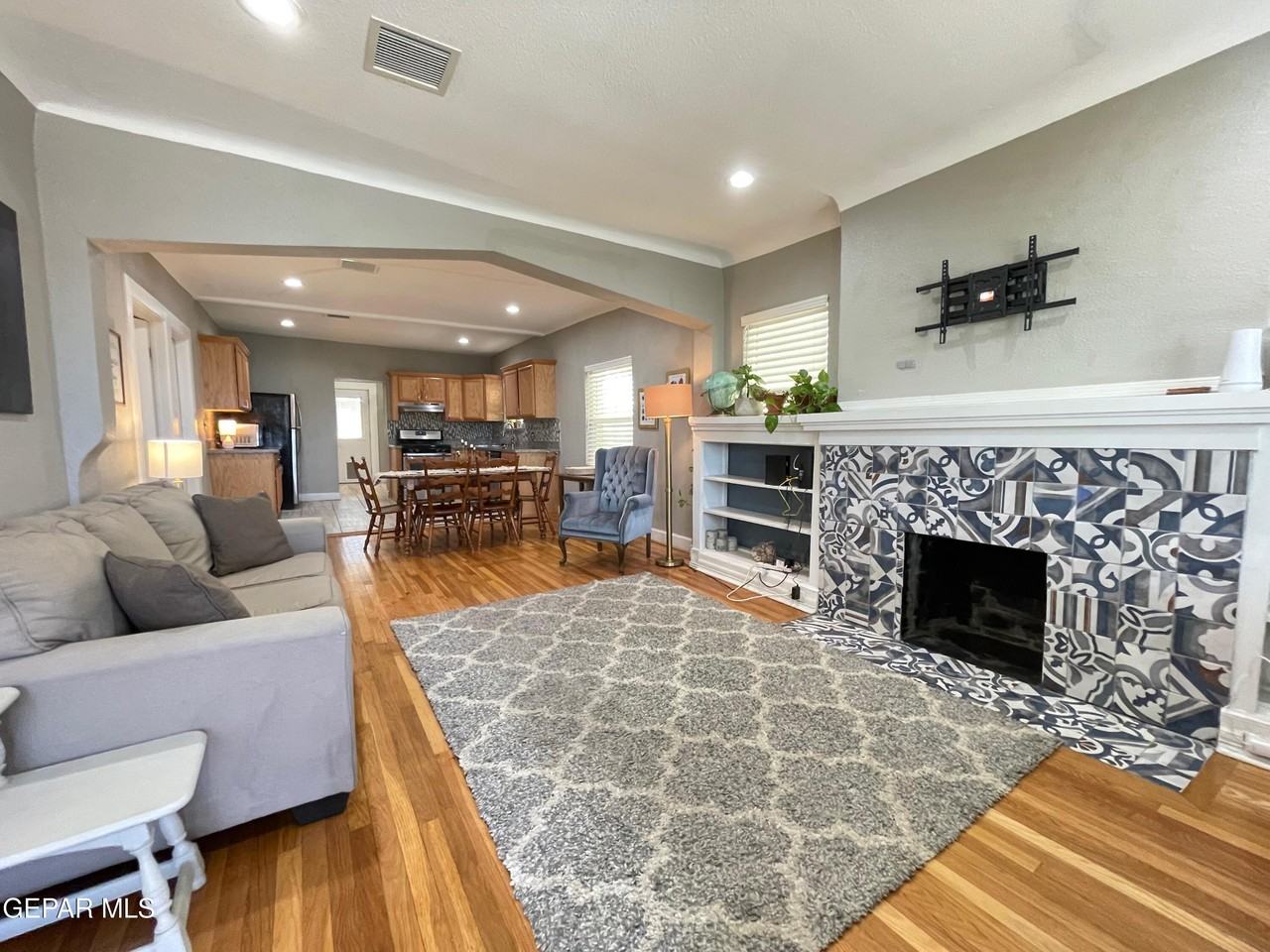 4415 Cumberland Ave - Photo 2 of 36