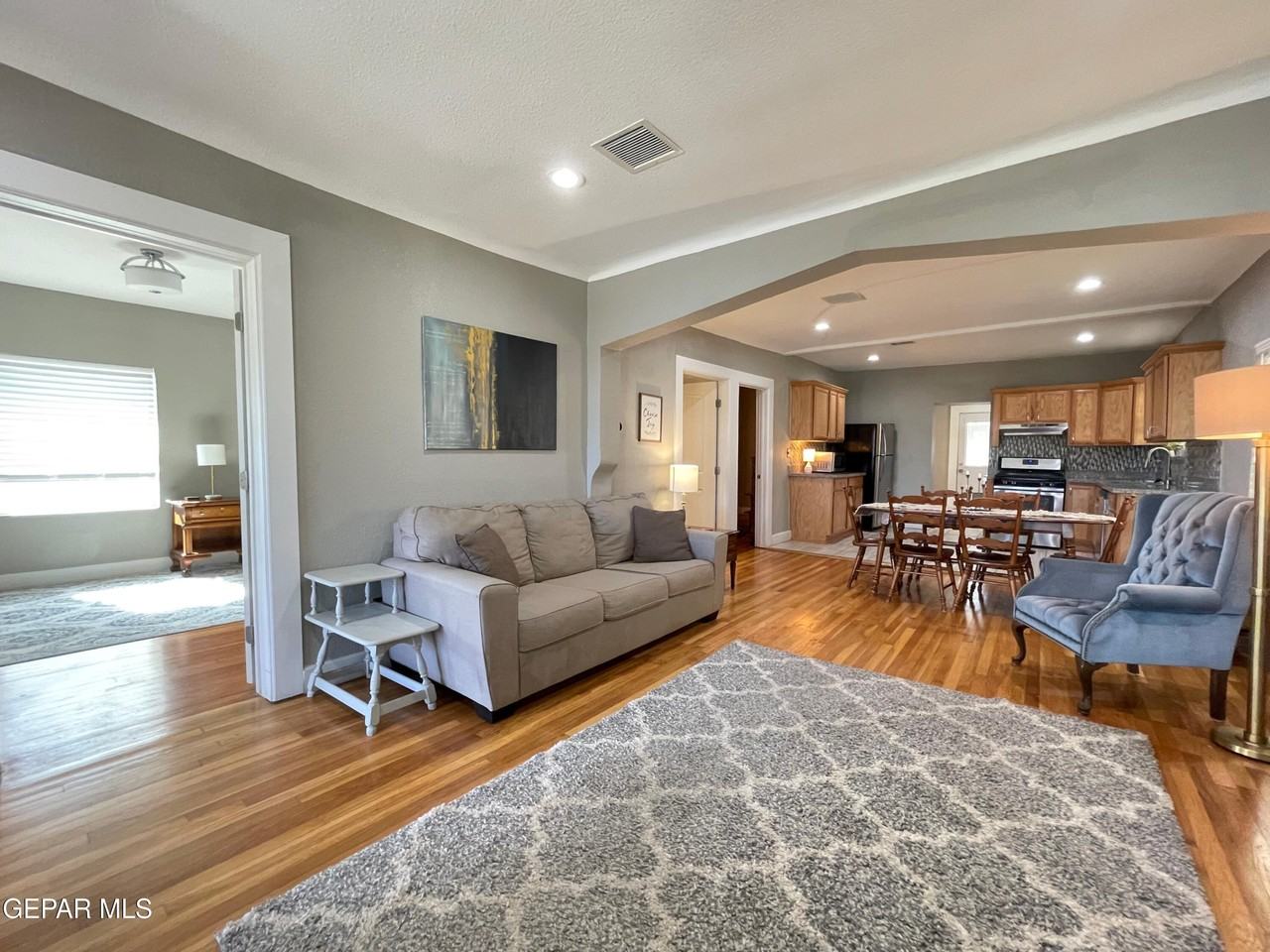 4415 Cumberland Ave - Photo 3 of 36