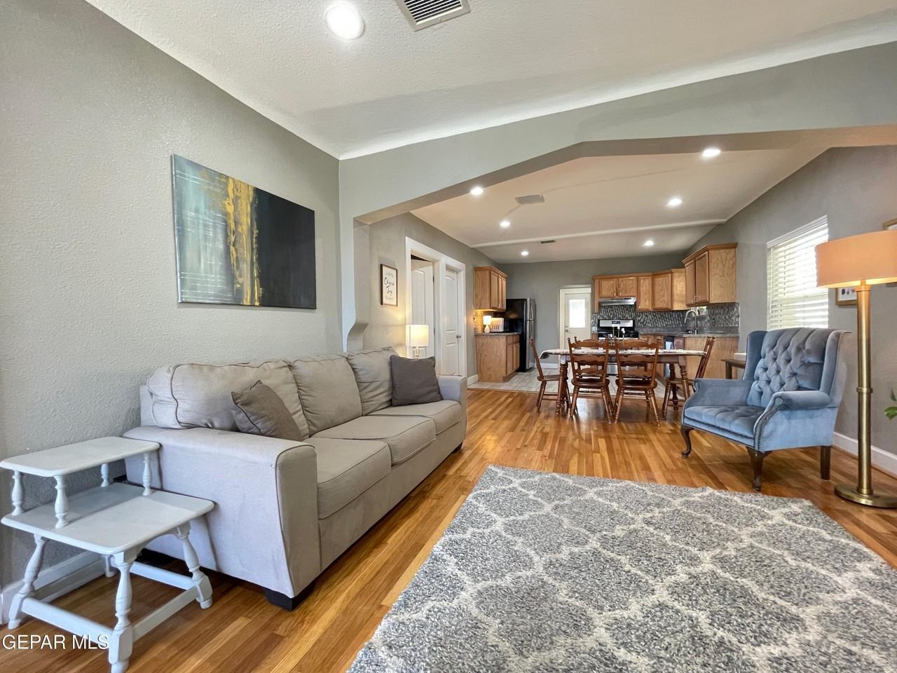 4415 Cumberland Ave - Photo 4 of 36