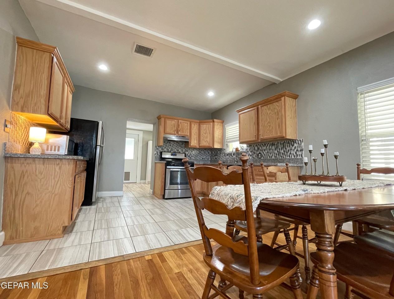 4415 Cumberland Ave - Photo 6 of 36