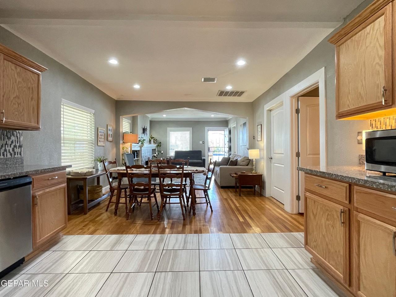 4415 Cumberland Ave - Photo 7 of 36