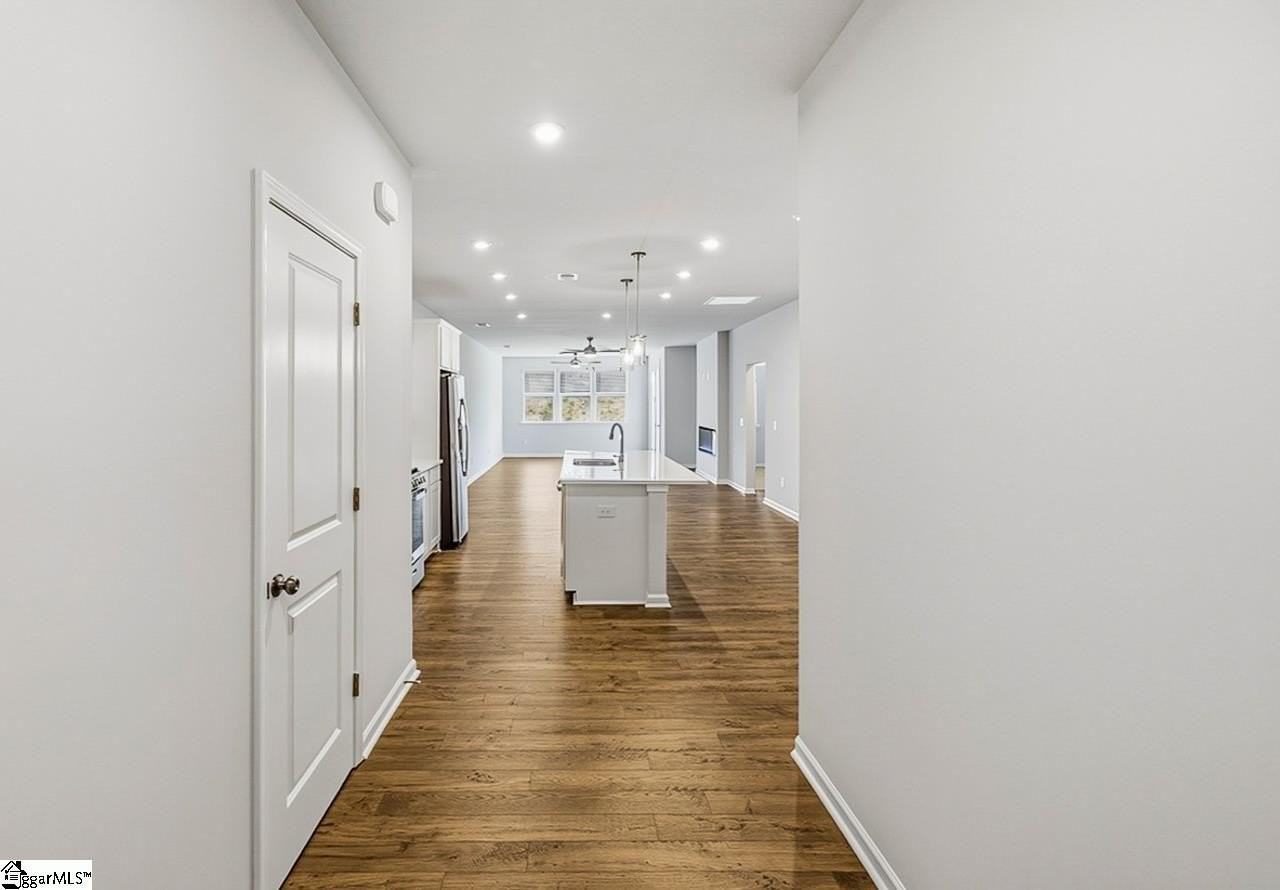 148 Herrick Pl - Photo 4 of 40