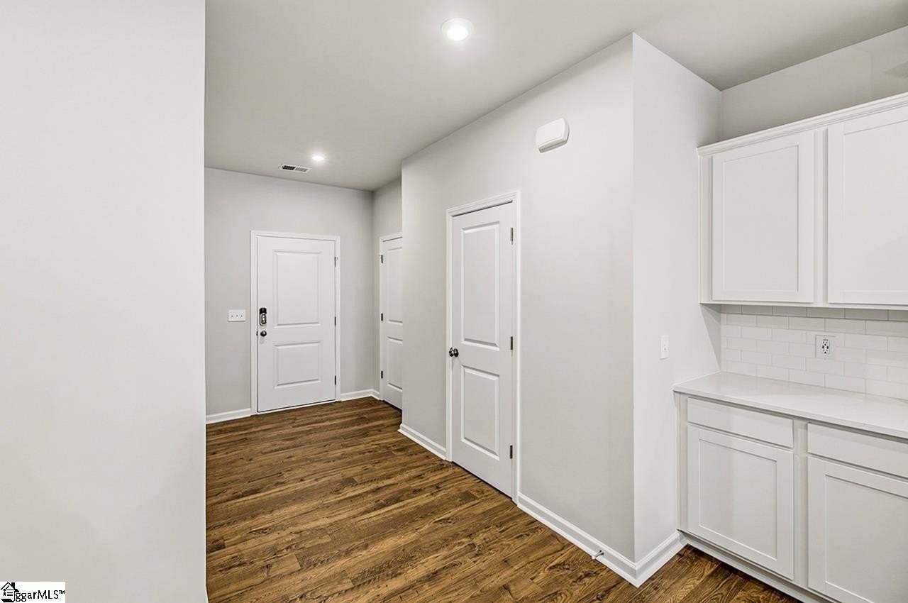 148 Herrick Pl - Photo 5 of 40