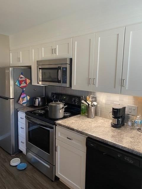 1640 Greenview Dr - Photo 3 of 7