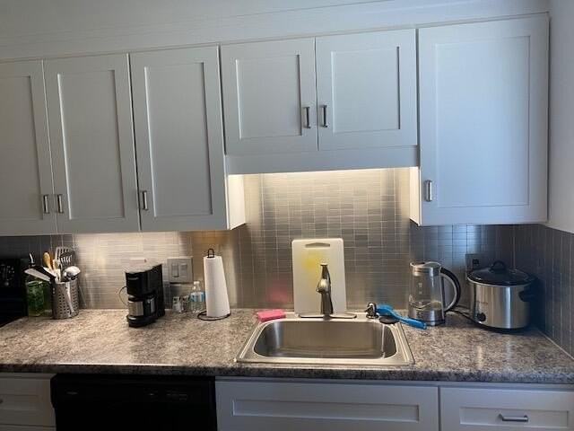 1640 Greenview Dr - Photo 4 of 7