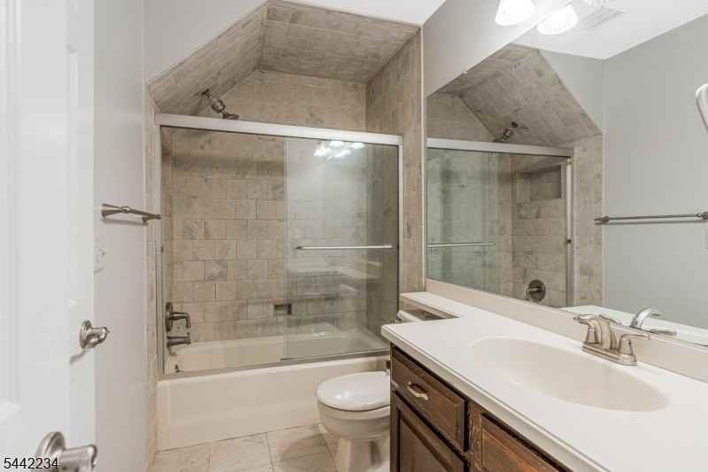 1 Danbury Ct - Photo 7 of 18