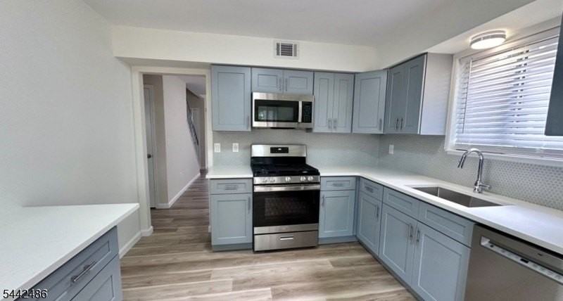 221 Myrtle Ave - Photo 5 of 20