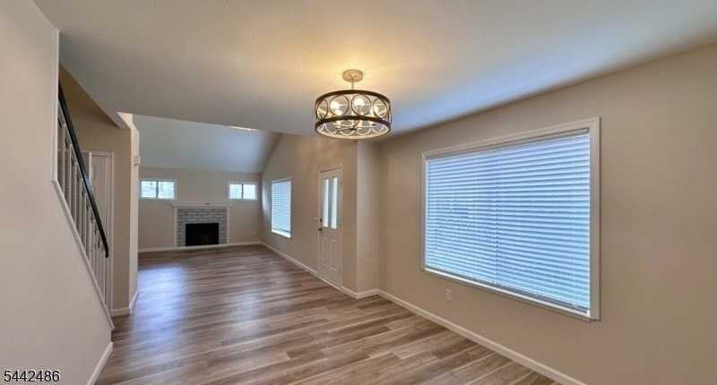 221 Myrtle Ave - Photo 6 of 20