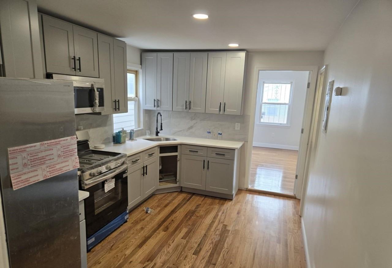 19 Oak St #2 - Photo 4 of 12
