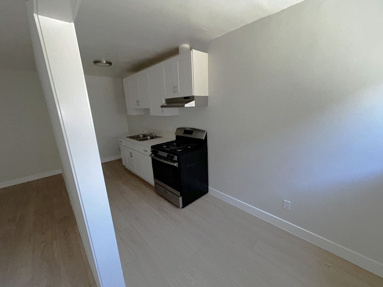 3079 - 1635-41 N. Normandie Ave - Photo 2 of 11