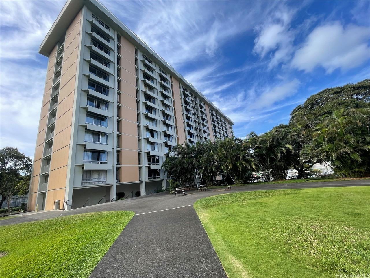 1511 Nuuanu Ave #235