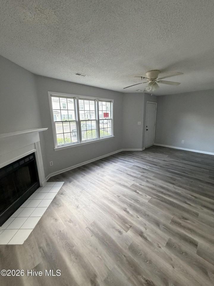 3803 Sterling Pointe Dr - Photo 3 of 16