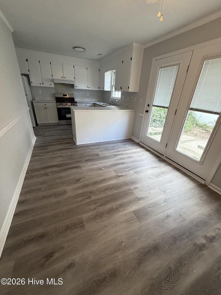 3803 Sterling Pointe Dr - Photo 4 of 16