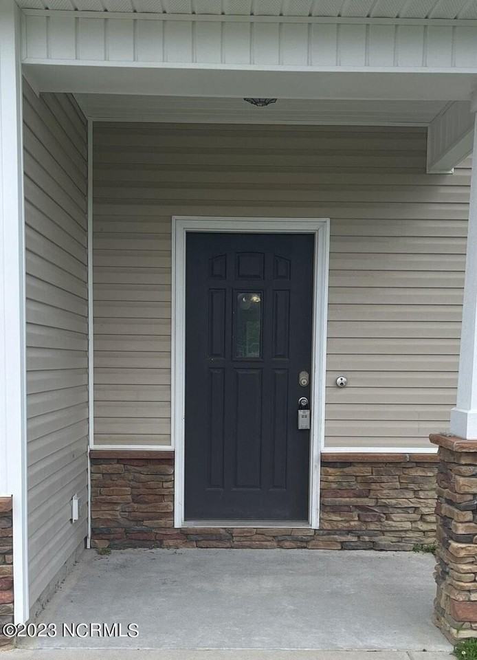 3118 Bettye Gresham Ln - Photo 2 of 32