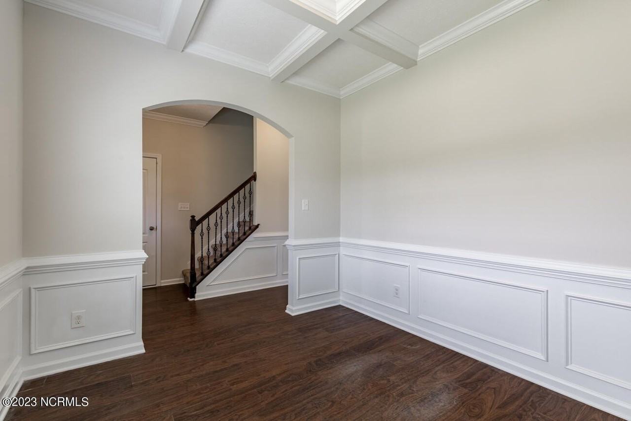 3118 Bettye Gresham Ln - Photo 5 of 32