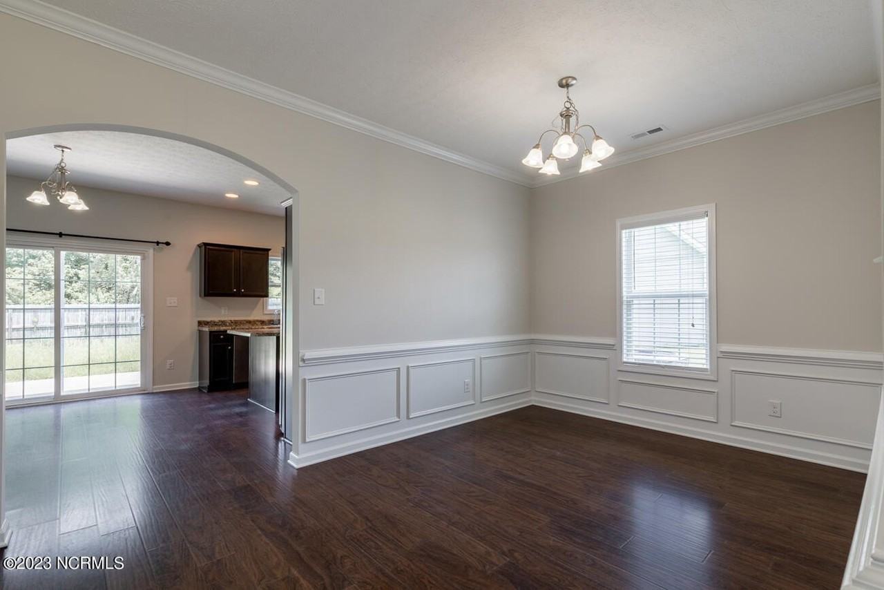 3118 Bettye Gresham Ln - Photo 6 of 32
