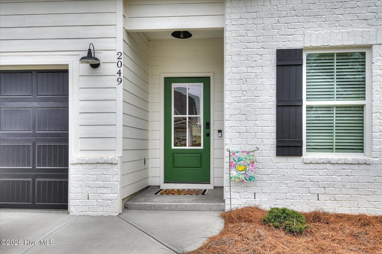 2049 Warbler Dr - Photo 4 of 50