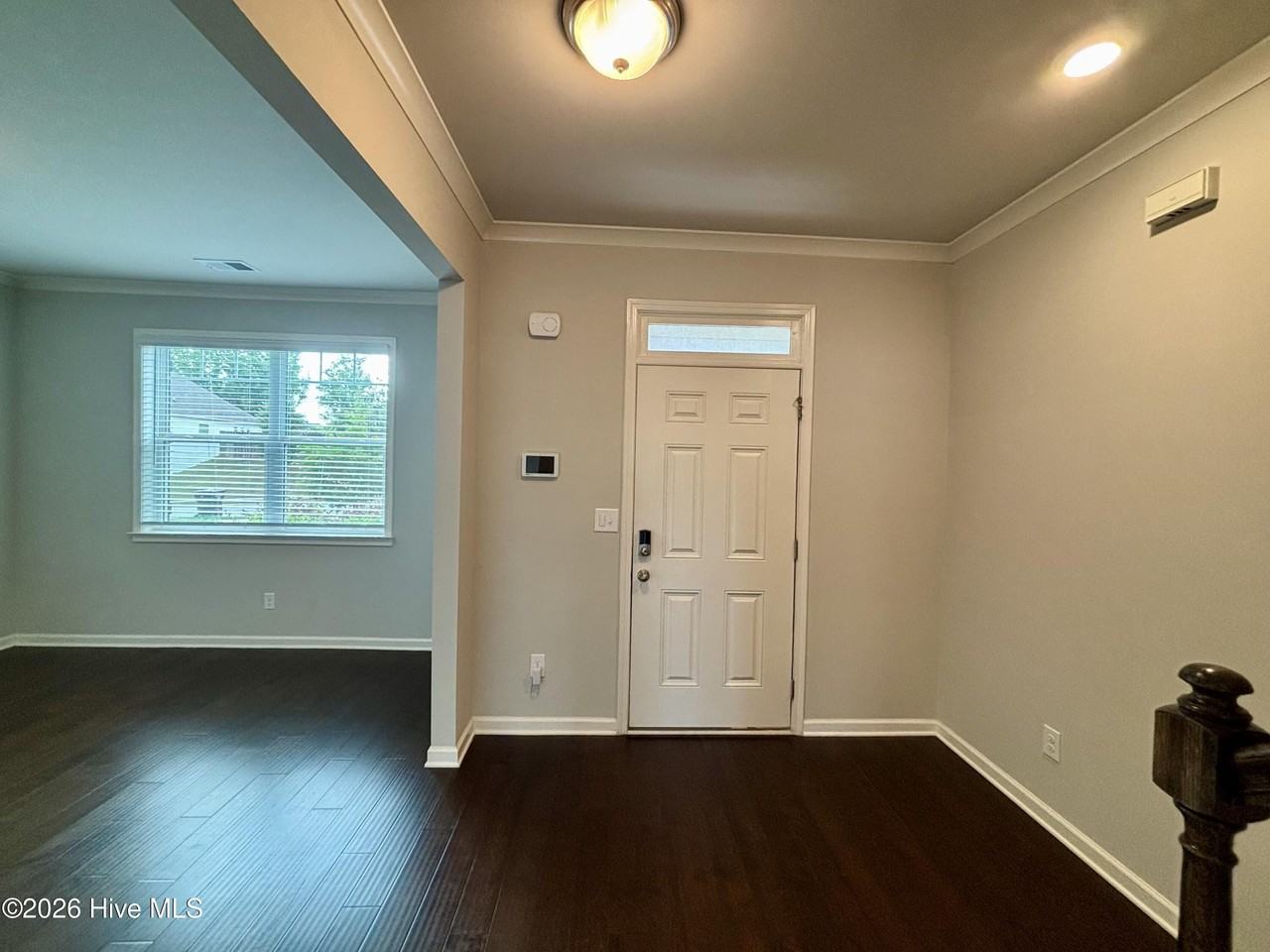 240 Callahan Dr - Photo 4 of 24