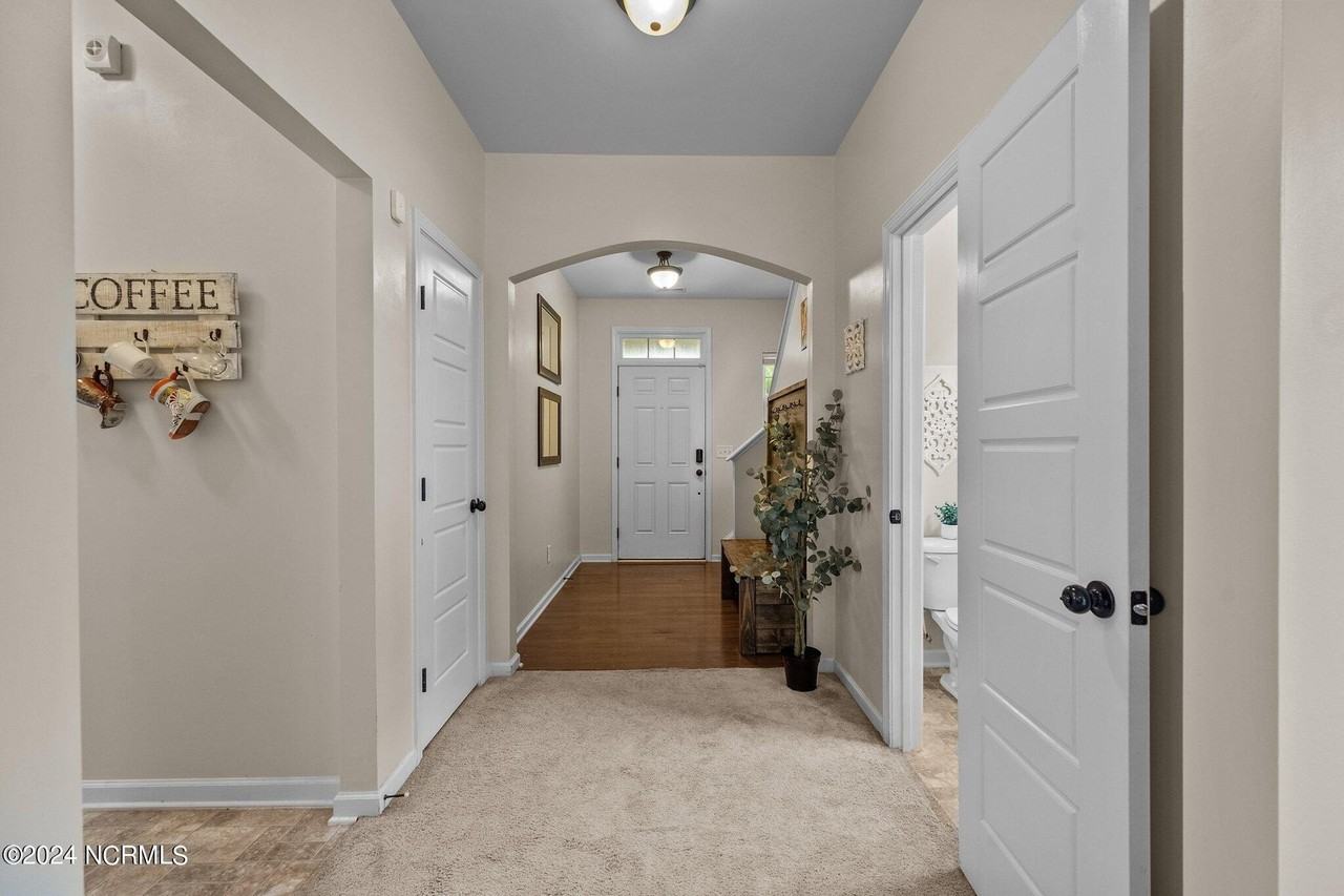 431 Bald Cypress Ln - Photo 4 of 35
