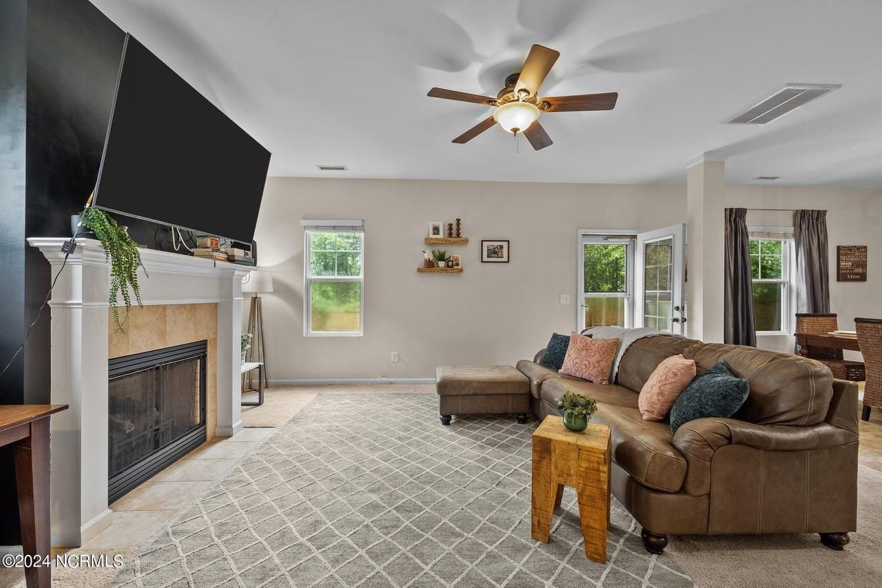 431 Bald Cypress Ln - Photo 5 of 35