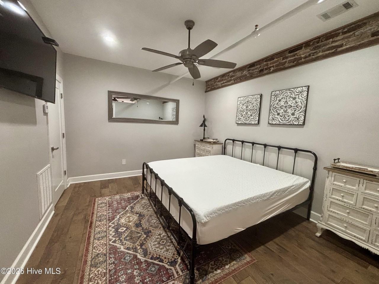 1118 Broad St #B - Photo 2 of 14