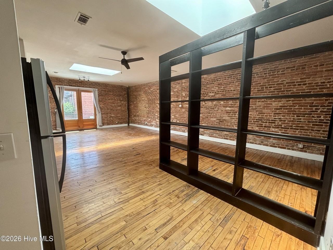 1130 Jones St #D - Photo 3 of 10