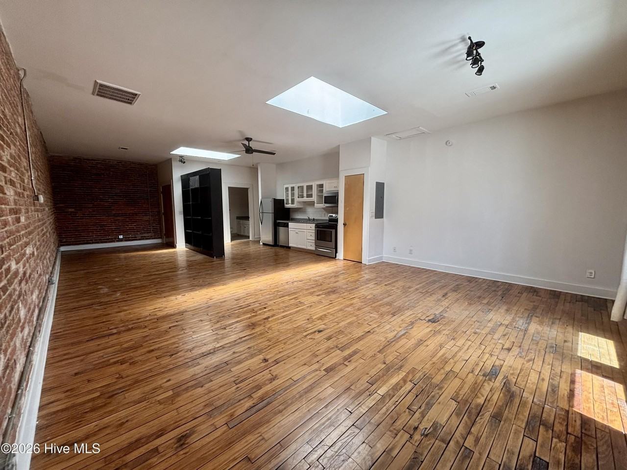 1130 Jones St #D - Photo 4 of 10