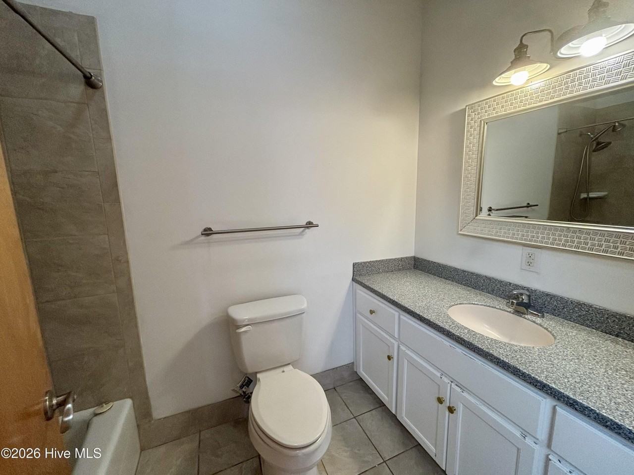 1130 Jones St #D - Photo 5 of 10