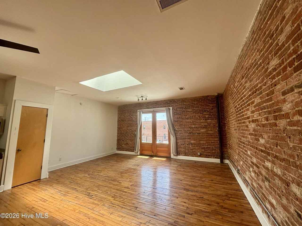 1130 Jones St #D - Photo 7 of 10