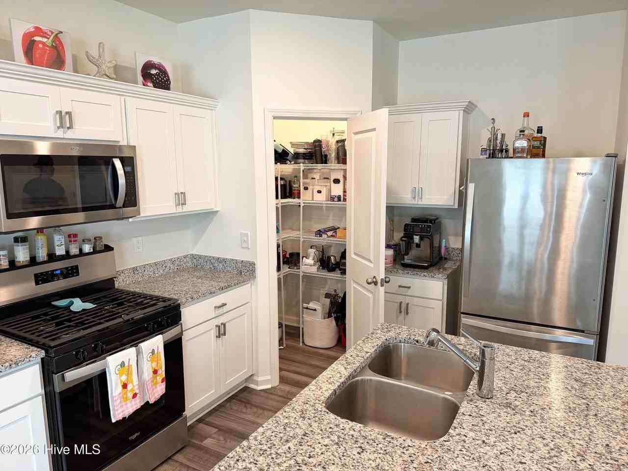 2028 Bogue Ln - Photo 7 of 29