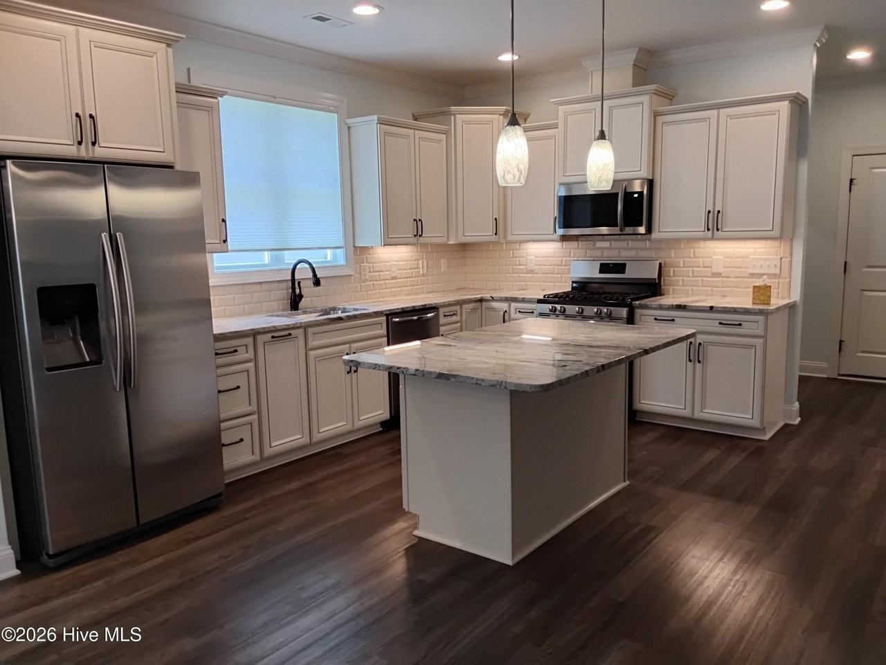 223 Taylorwood Dr - Photo 5 of 29