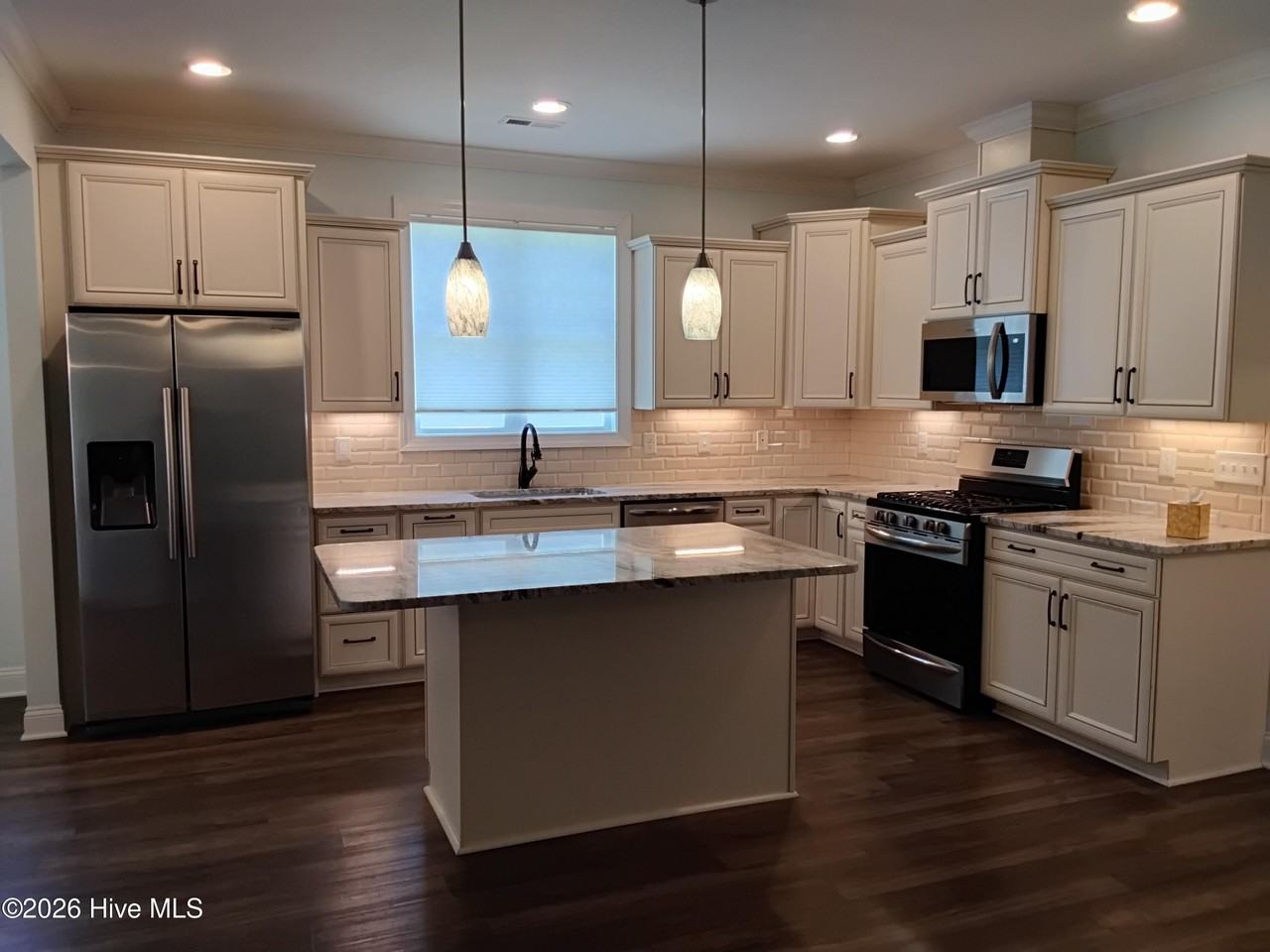223 Taylorwood Dr - Photo 6 of 29